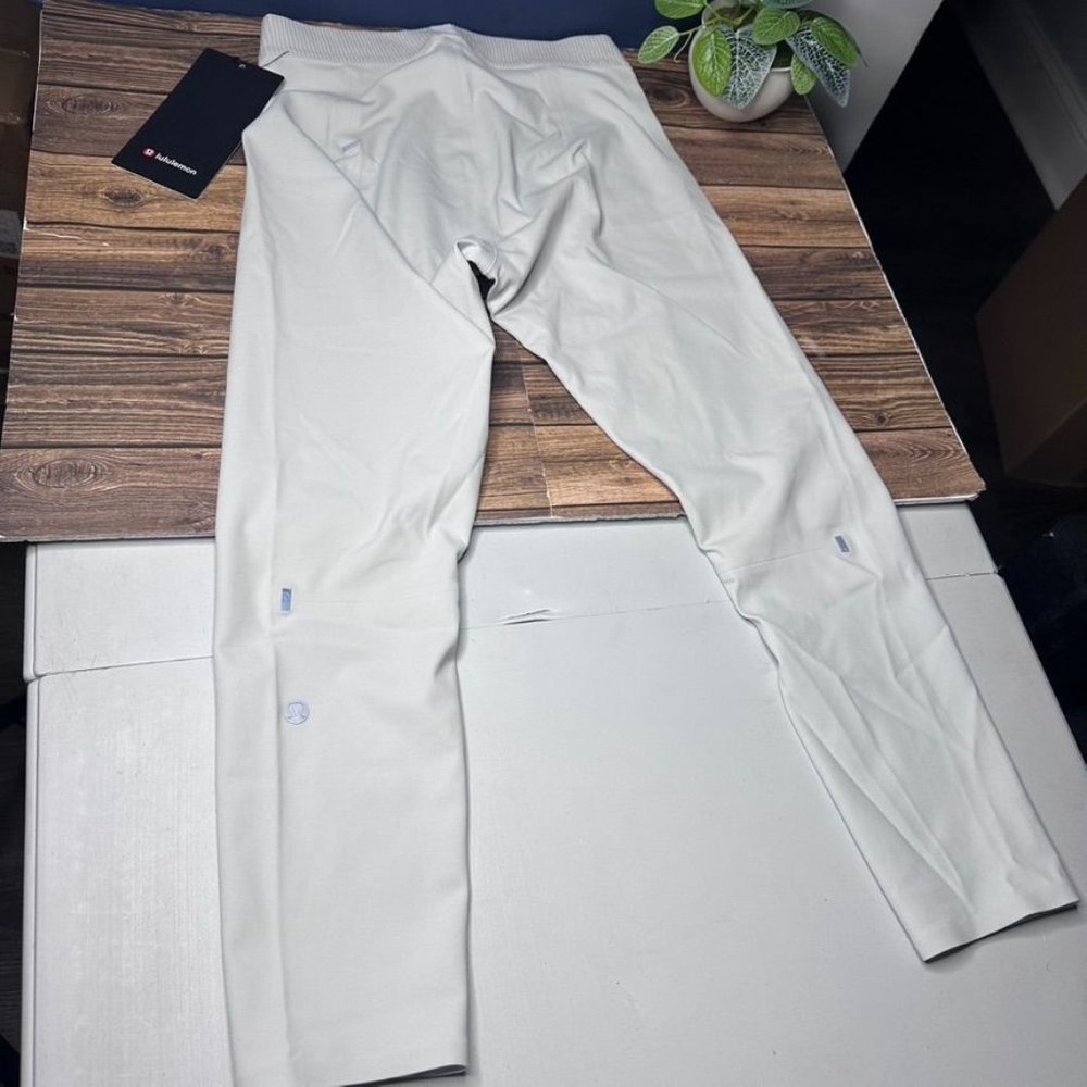 Lululemon License to Train Tight 21" NWT Size XXL (Vapor) - Picture 8 of 14